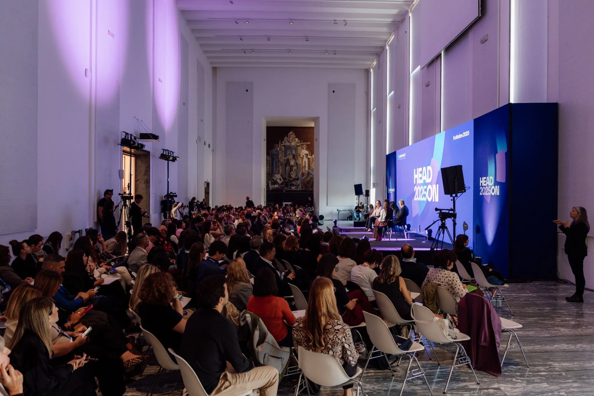 La sala della Triennale vista dal fondo