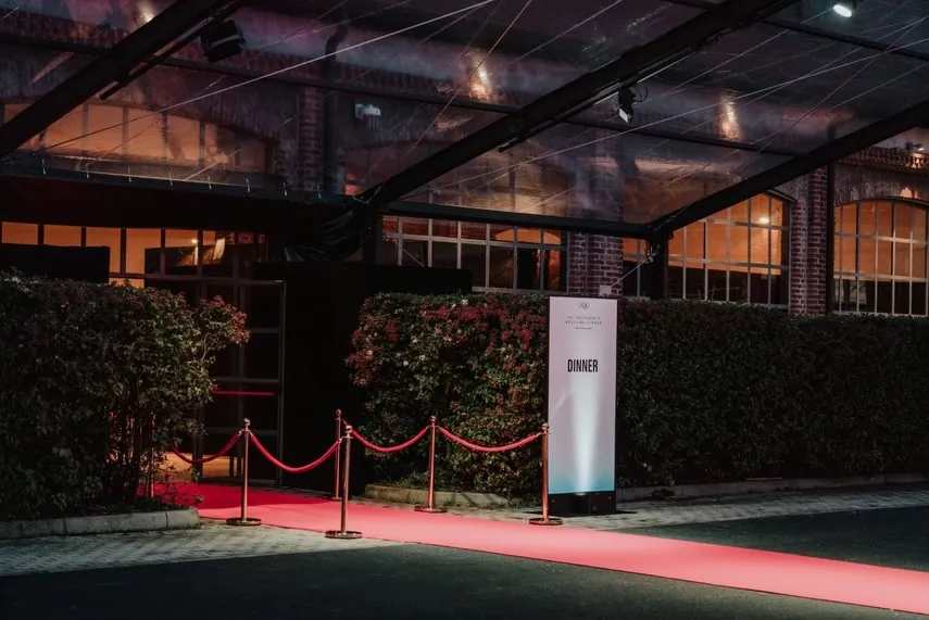 L’ingresso della Fabbrica del Vapore con il tappeto rosso